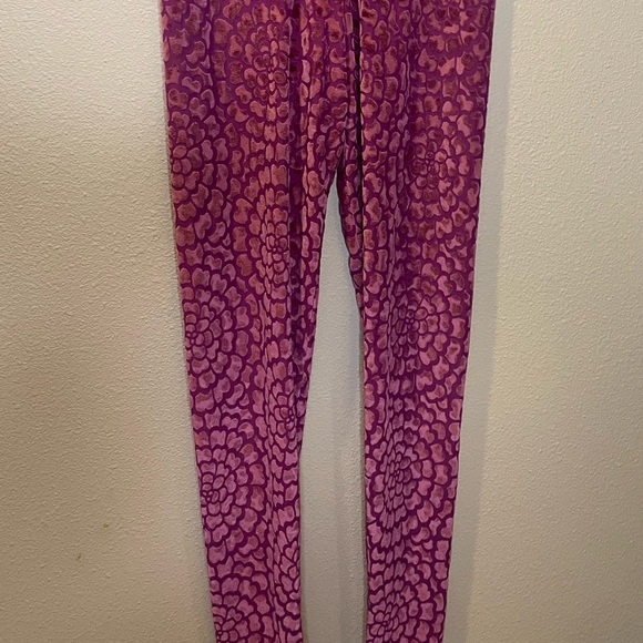 Blackmilk Burned Velvet Magenta Dahlia Leggings - Picture 7 of 11
